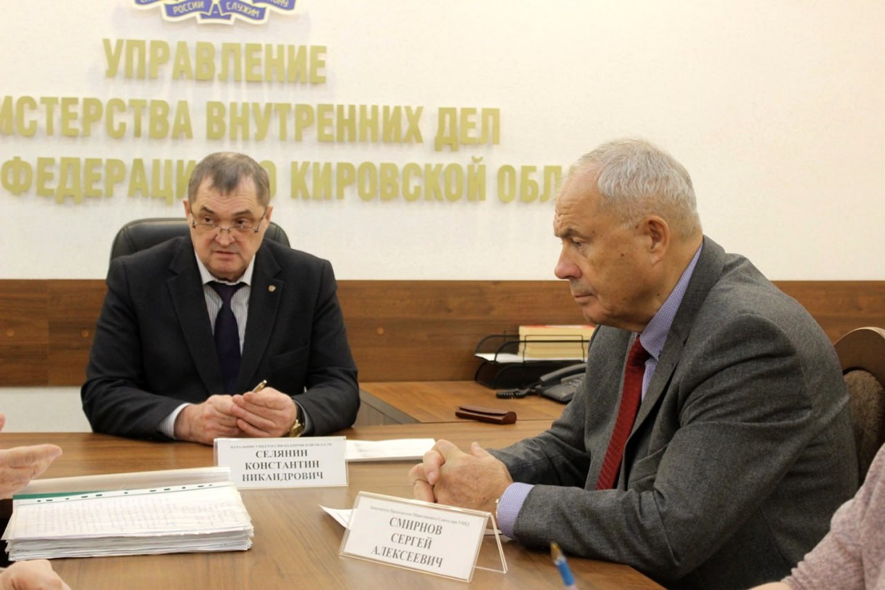 В УМВД России по Кировской области в соответствии с графиком прошел личный прием граждан начальником Управления генерал-майором полиции Константином Селяниным В УМВД России по Кировской области в соответствии с графиком прошел личный прием граждан начальником Управления генерал-майором полиции Константином Селяниным