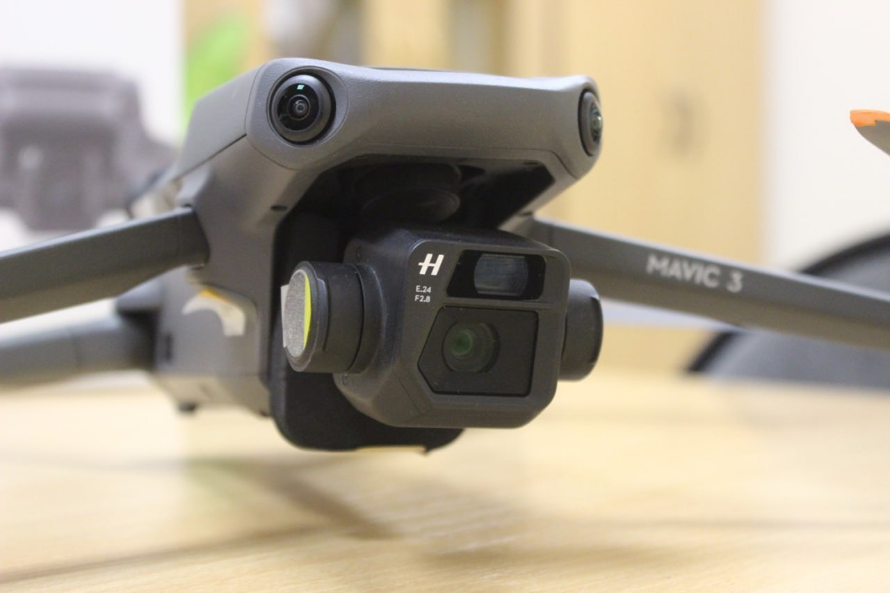 Начальник регионального УМВД Константин Селянин по поручению губернатора Кировской области Александра Соколова передал руководителю отдела беспилотных воздушных судов УМВД Ярославу Тарасову еще одну единицу техники Начальник регионального УМВД Константин Селянин по поручению губернатора Кировской области Александра Соколова передал руководителю отдела беспилотных воздушных судов УМВД Ярославу Тарасову еще одну единицу техники