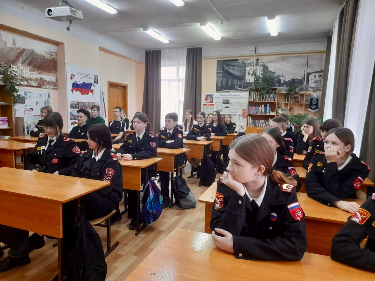 Офицер следственного управления СК России по Кировской области встретился с учащимися школы Офицер следственного управления СК России по Кировской области встретился с учащимися школы