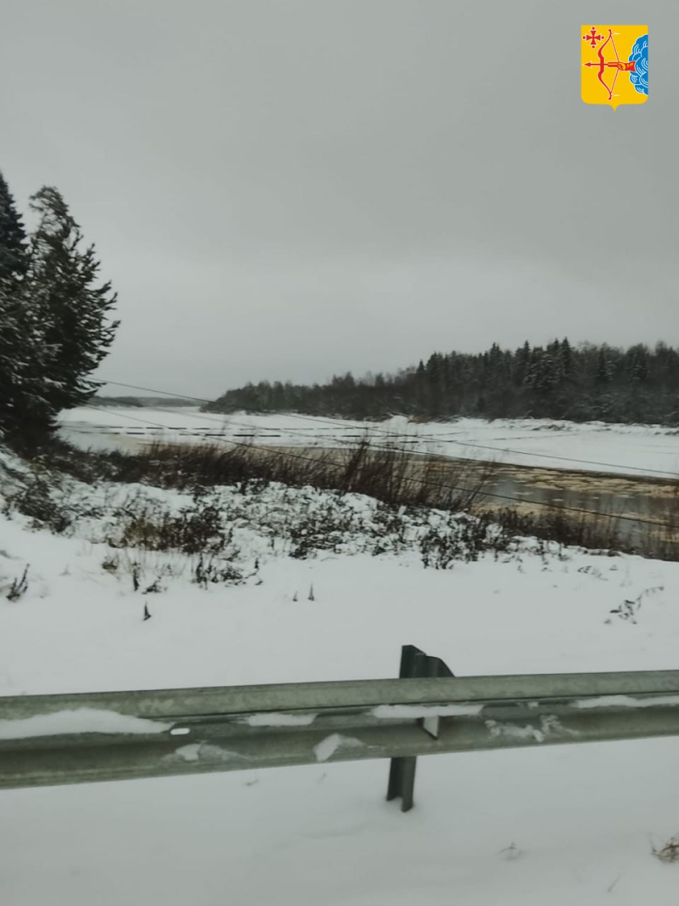 Движение по понтонному мосту через Лузу на время шуги не останавливают Движение по понтонному мосту через Лузу на время шуги не останавливают
