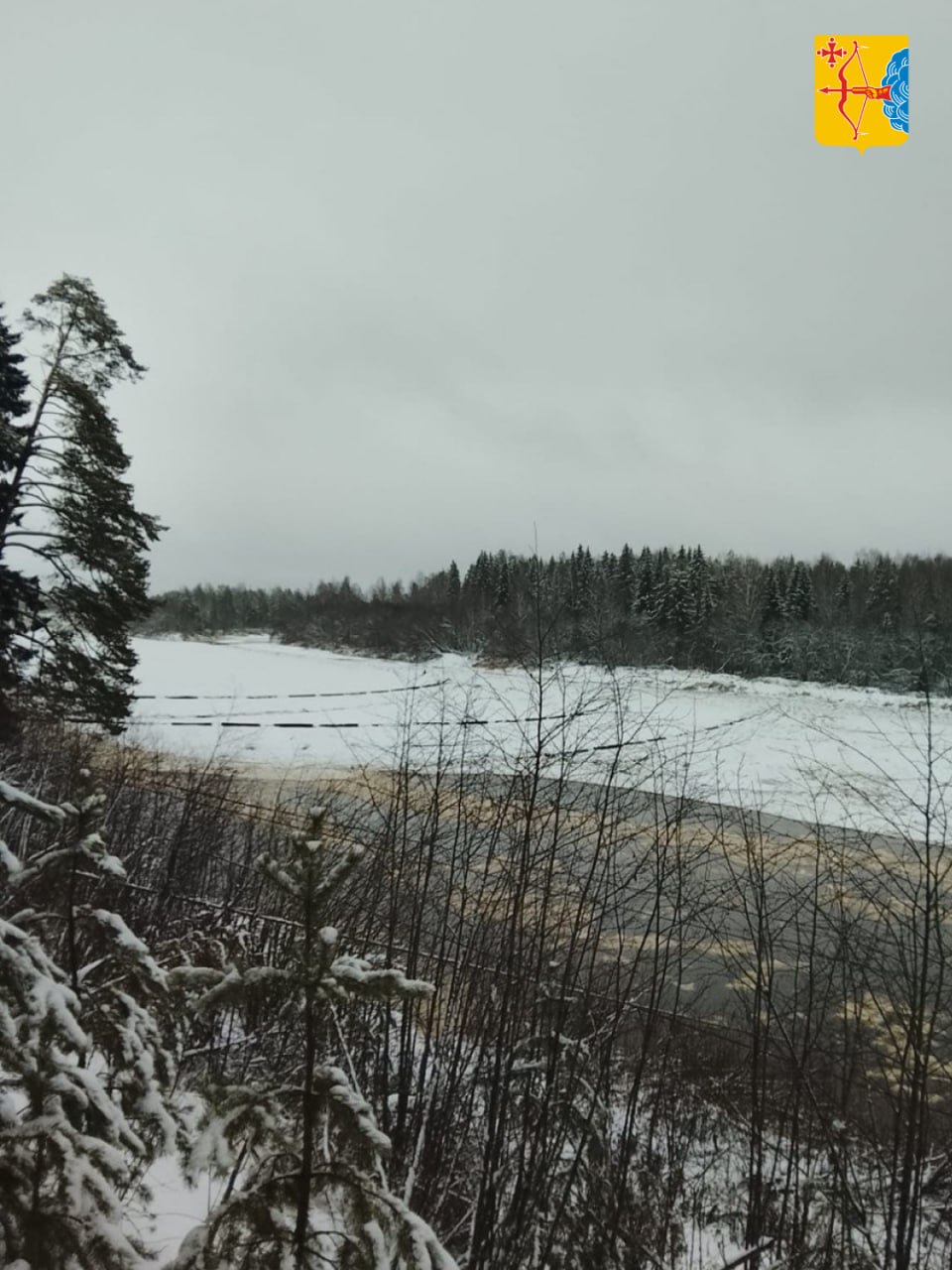 Движение по понтонному мосту через Лузу на время шуги не останавливают Движение по понтонному мосту через Лузу на время шуги не останавливают