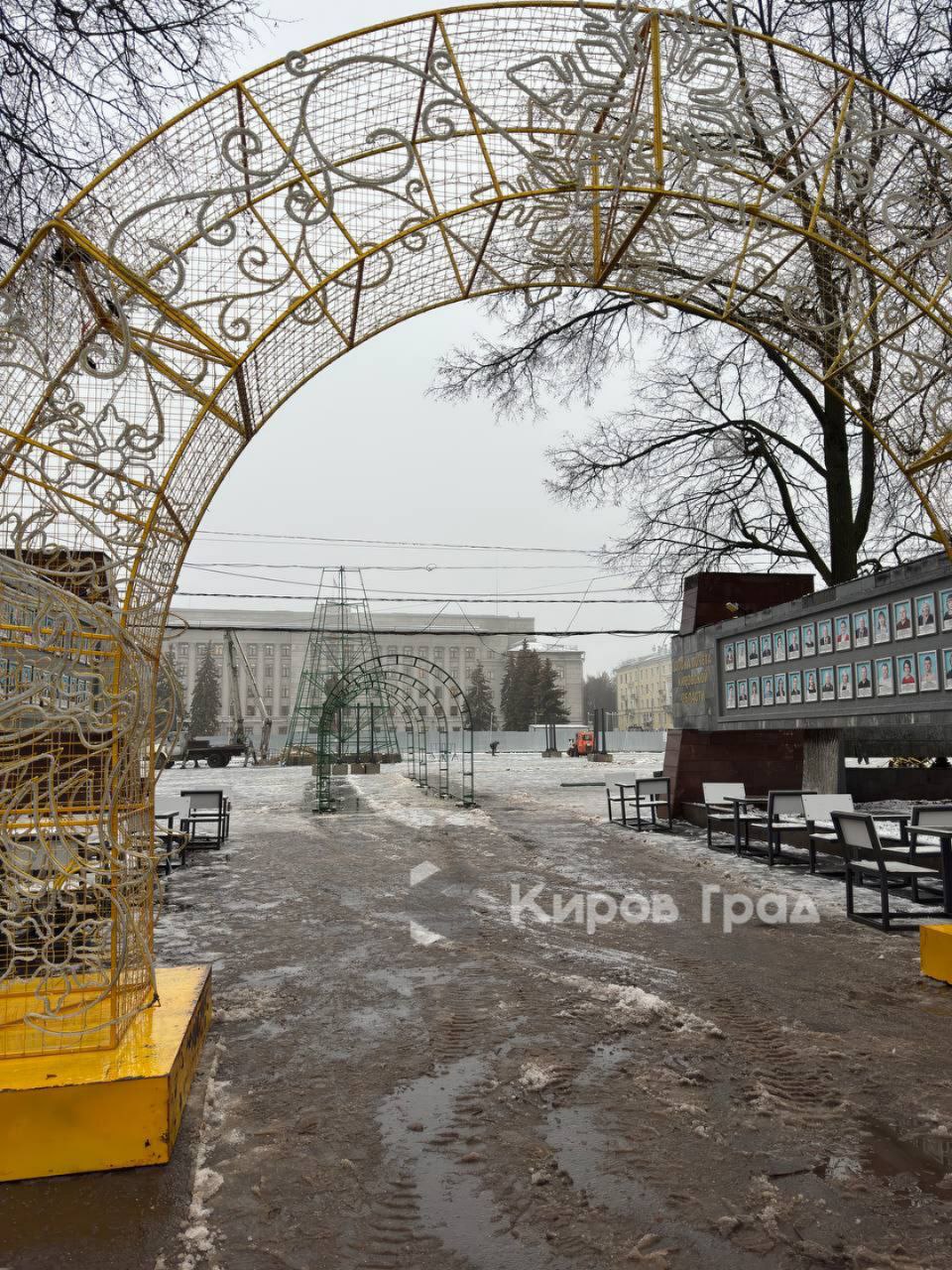 20 декабря - официальное открытие новогодней Театральной площади