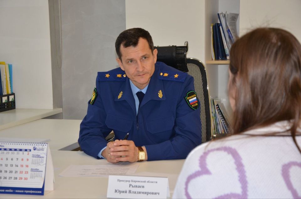 Прокурор Кировской области Юрий Рываев провел личный прием работников АО «Вятское машиностроительное предприятие «АВИТЕК»