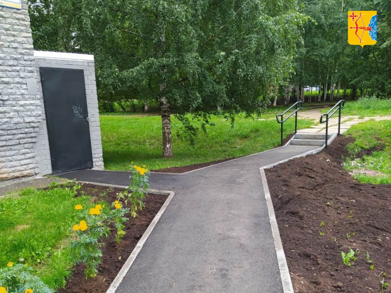 В Кирове ремонтируют придомовые территории в рамках проекта по поддержки местных инициатив (ППМИ) В Кирове ремонтируют придомовые территории в рамках проекта по поддержки местных инициатив (ППМИ)