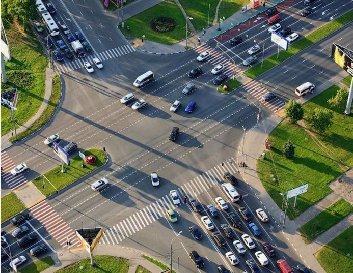 За прошедший период текущего года на дорогах Кирова из-за несоблюдения правил проезда перекрестков водителями транспортных средств зарегистрировано 283 ДТП, в которых 6 человек погибли, 359 получили травмы