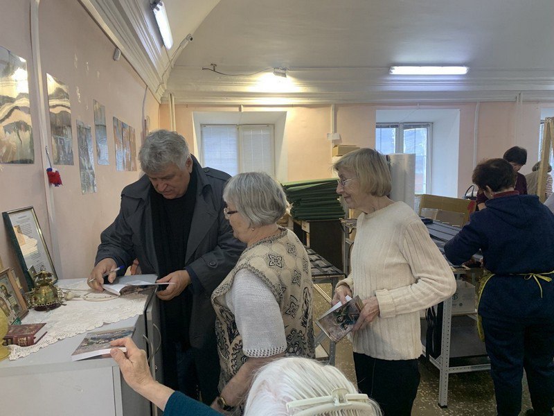 Александр Соколов подписал Указ о награждении журналиста "Кировской правды" за патриотическую трилогию Александр Соколов подписал Указ о награждении журналиста "Кировской правды" за патриотическую трилогию