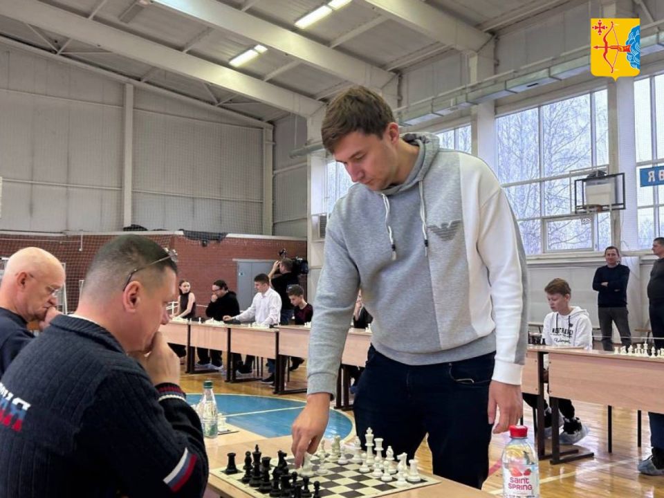 В Котельниче один из сильнейших шахматистов мира, сенатор России Сергей Карякин провел сеанс одновременной игры с 19 участниками