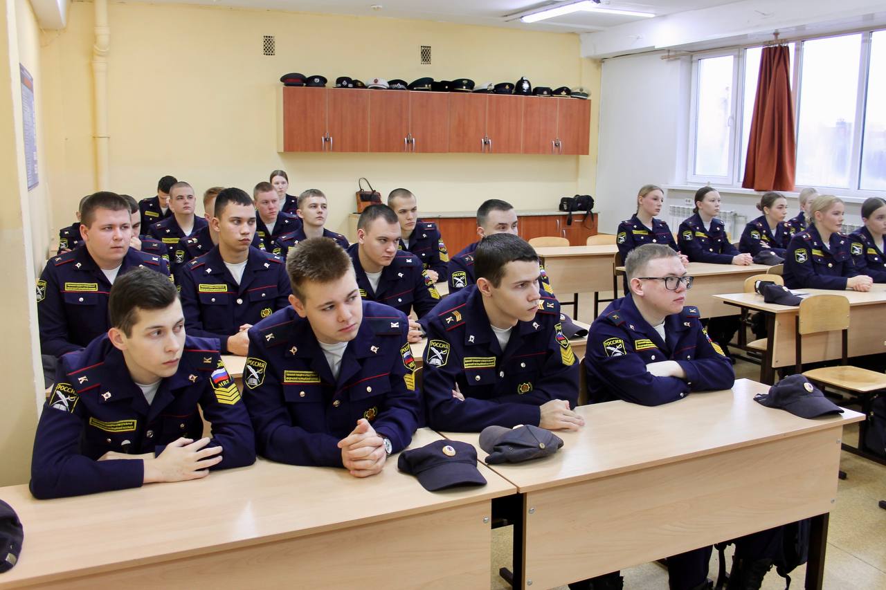 Офицеры регионального следственного управления провели профориентацитнную встречу со студентами колледжа Офицеры регионального следственного управления провели профориентацитнную встречу со студентами колледжа