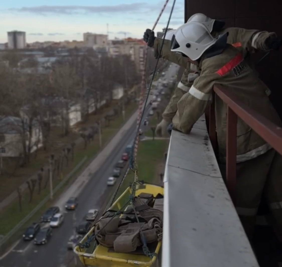 Кировские огнеборцы провели тренировку на высоте 25-го этажа