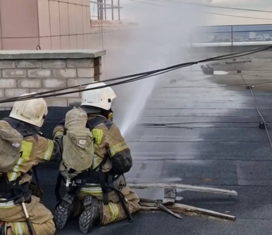 Кировские огнеборцы провели тренировку на высоте 25-го этажа Кировские огнеборцы провели тренировку на высоте 25-го этажа