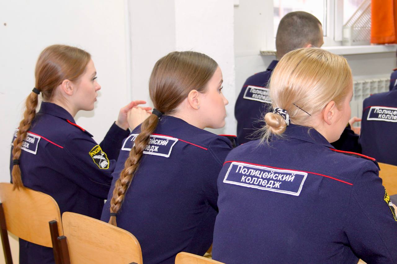 Офицеры регионального следственного управления провели профориентацитнную встречу со студентами колледжа Офицеры регионального следственного управления провели профориентацитнную встречу со студентами колледжа