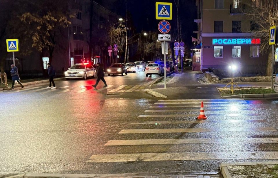 В Кирове полицейские задержали 74-летнего водителя автомобиля «Opel», который сбил двух пешеходов и скрылся