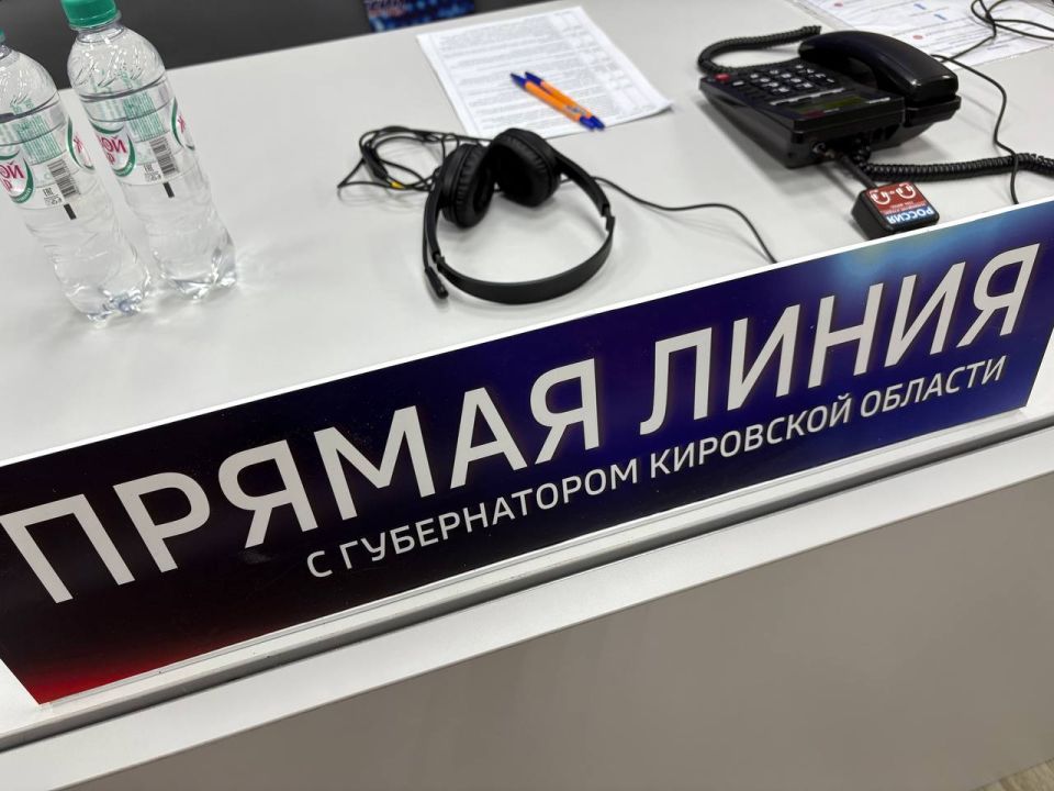 Наш call-центр готовится к приему звонков с вопросами на прямую линию губернатора Александра Соколова