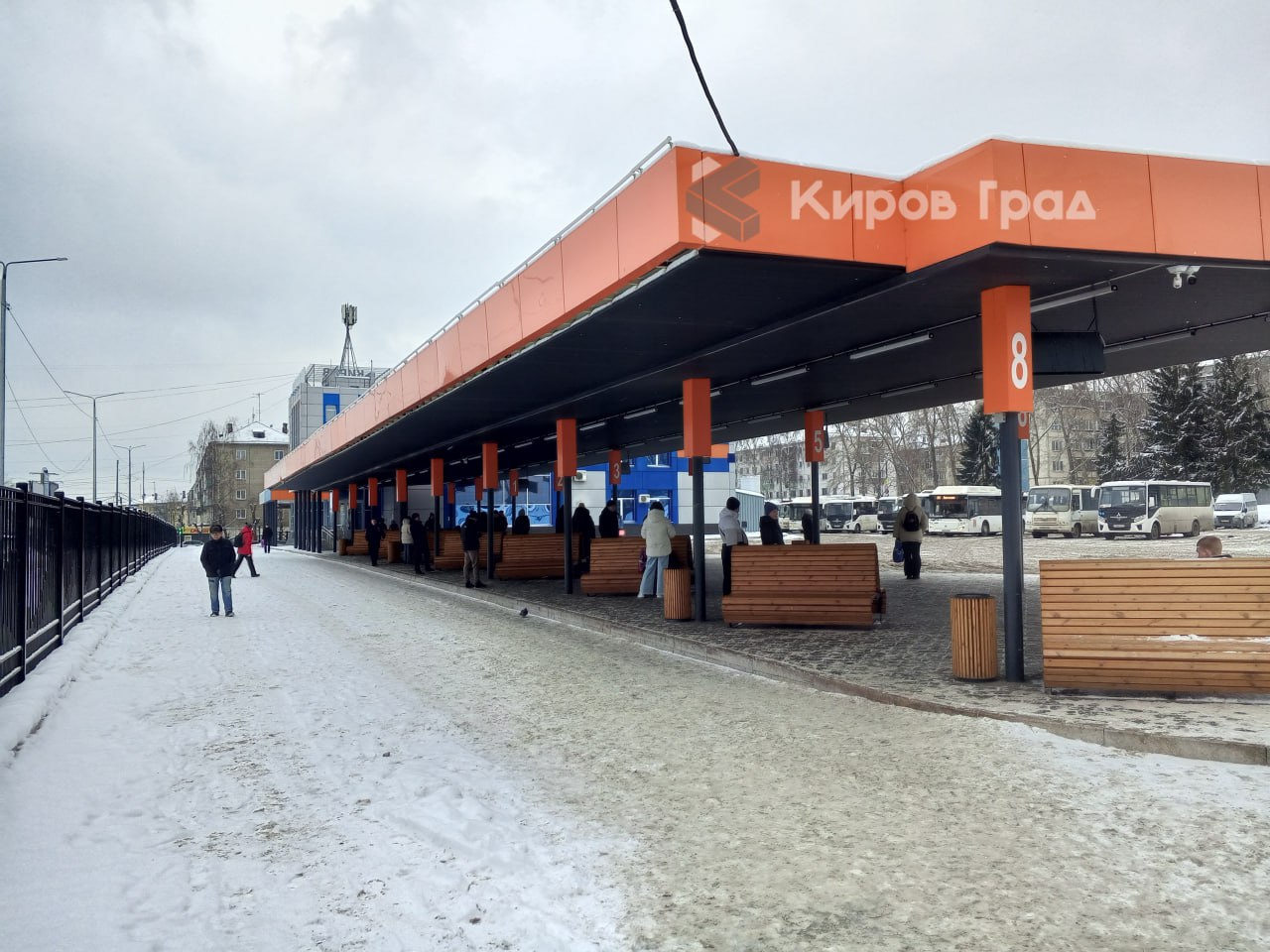 Автобусы — больше, периодичность их движения - чаще