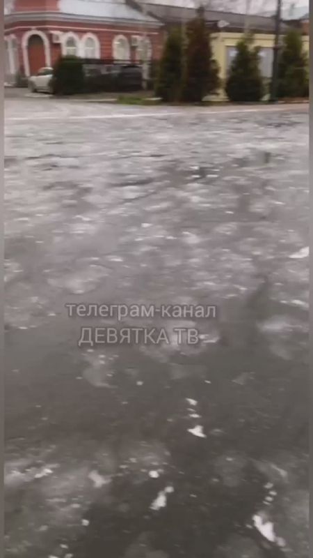 Говорили, что катка на Спасской площади не будет