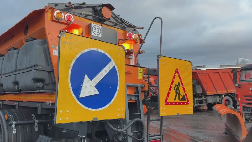 В АО «Гордормостстрой» поступила новая комбинированная дорожная машина с летним и зимним оборудованием