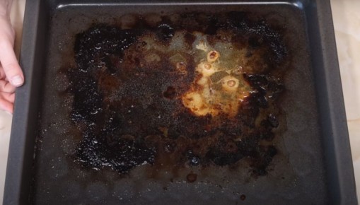 Как эффективно очистить противень без химии: простые советы