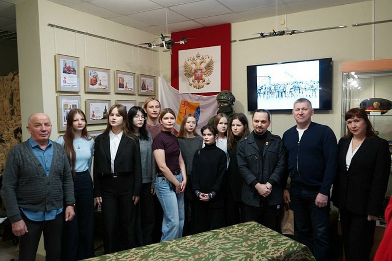 Студенты Вятского художественного училища отправили весточку участникам СВО