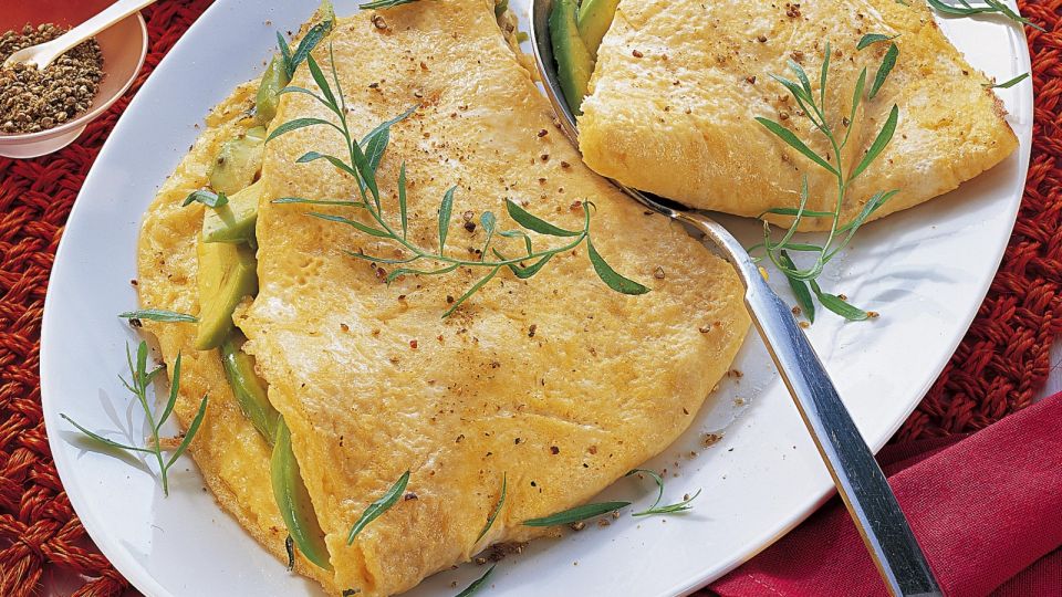 От такого омлета в восторг придет вся семья: ни за что не догадаетесь, что в нем