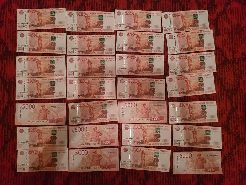 Благодаря бдительности пенсионерки из Югры полицейские задержали курьера аферистов