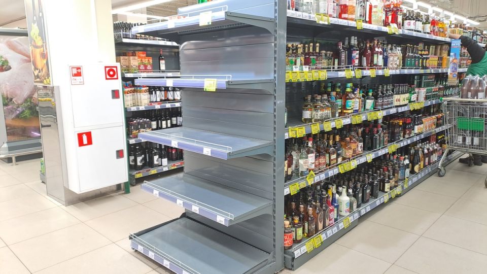 К 2026 году в Ленинградской области начнут контролировать продажу энергетиков