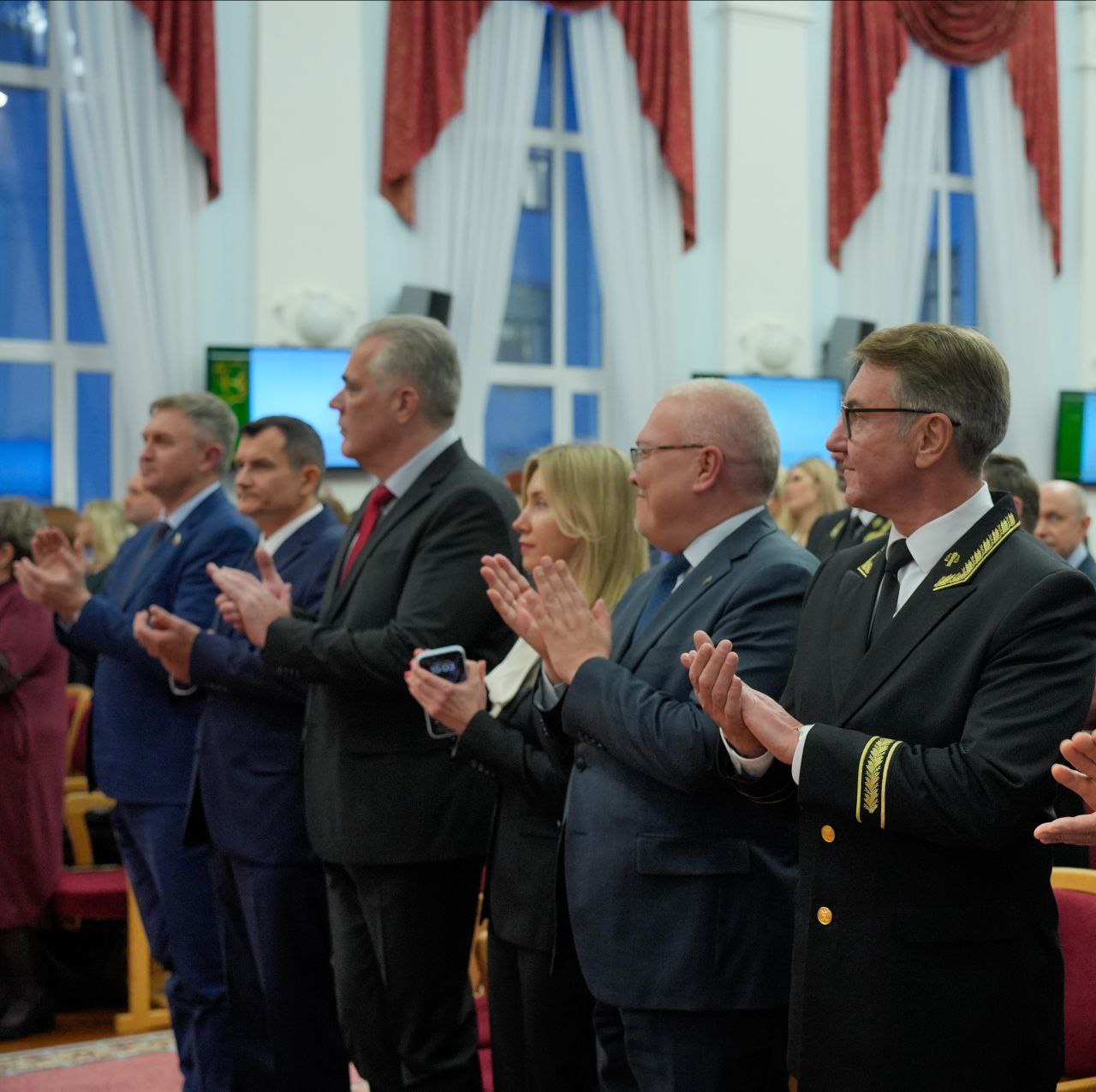 Прокурор Кировской области Юрий Рываев вместе с Губернатором региона Александром Соколовым, руководителями правоохранительных и контрольно-надзорных структур поздравил мировых судей и сотрудников аппаратов мировых судей... Прокурор Кировской области Юрий Рываев вместе с Губернатором региона Александром Соколовым, руководителями правоохранительных и контрольно-надзорных структур поздравил мировых судей и сотрудников аппаратов мировых судей...