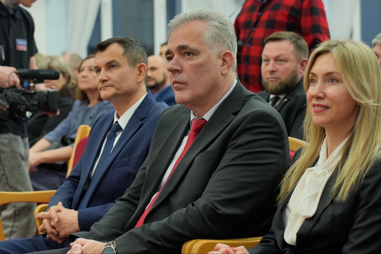 Прокурор Кировской области Юрий Рываев вместе с Губернатором региона Александром Соколовым, руководителями правоохранительных и контрольно-надзорных структур поздравил мировых судей и сотрудников аппаратов мировых судей... Прокурор Кировской области Юрий Рываев вместе с Губернатором региона Александром Соколовым, руководителями правоохранительных и контрольно-надзорных структур поздравил мировых судей и сотрудников аппаратов мировых судей...