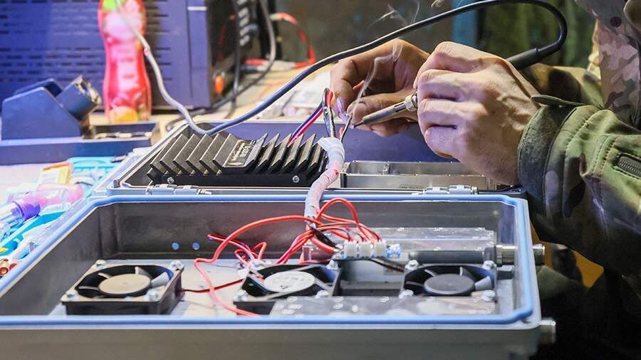 Путин вводит социальные гарантии для разработчиков РЭБ в Новороссии