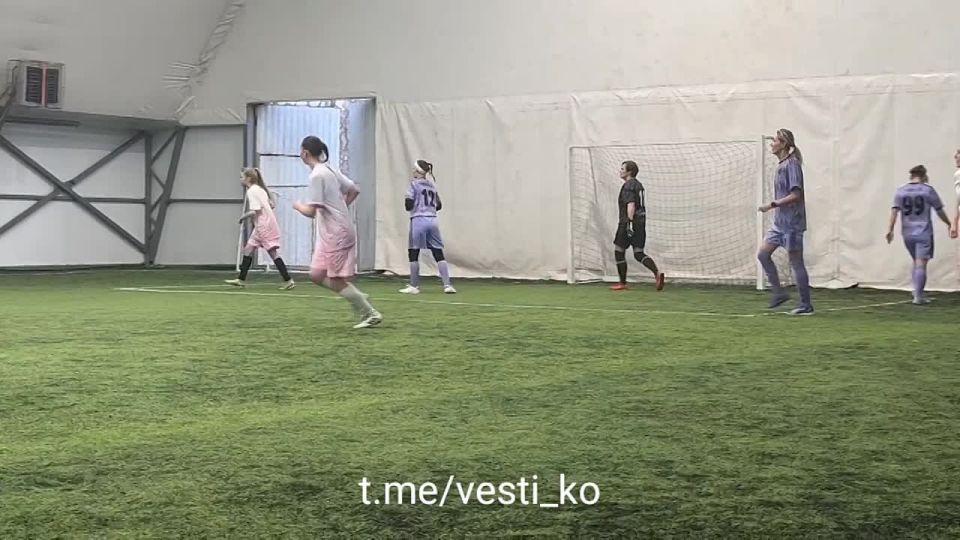 Сегодня в Кирове проходит традиционный турнир "Территории женского футбола", посвященный Дню матери