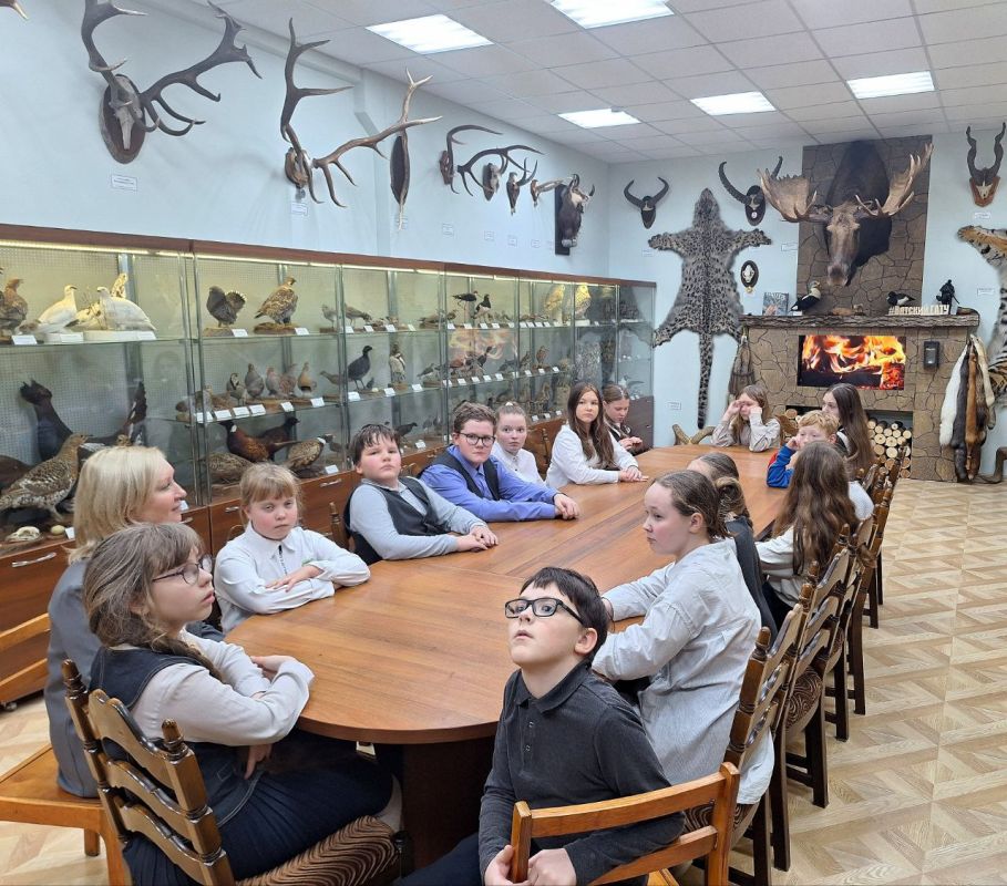 #правовоеПросвещение. В преддверии Всемирного дня правовой помощи детям, который отмечался в нашей стране 20 ноября, Кировский межрайонный природоохранный прокурор Олег Олин организовал посещение учащимися средней... #правовоеПросвещение. В преддверии Всемирного дня правовой помощи детям, который отмечался в нашей стране 20 ноября, Кировский межрайонный природоохранный прокурор Олег Олин организовал посещение учащимися средней...