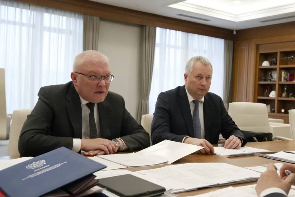 Глава Минстроя России Ирек Файзуллин провел рабочую встречу с Губернатором Кировской области Александром Соколовым Глава Минстроя России Ирек Файзуллин провел рабочую встречу с Губернатором Кировской области Александром Соколовым