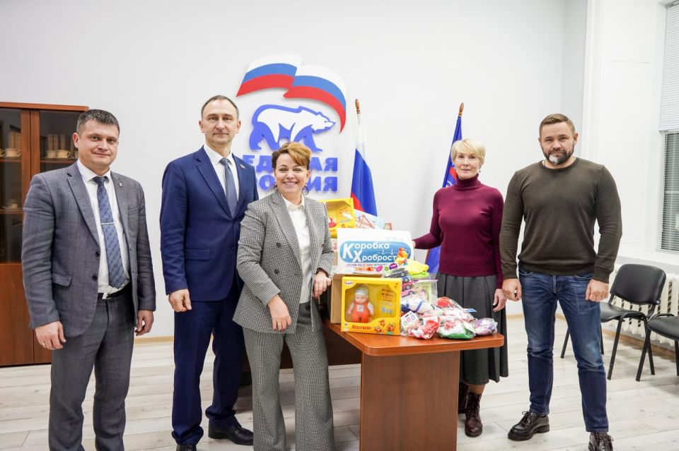 Глава города и депутаты передали подарки тяжелобольным детям