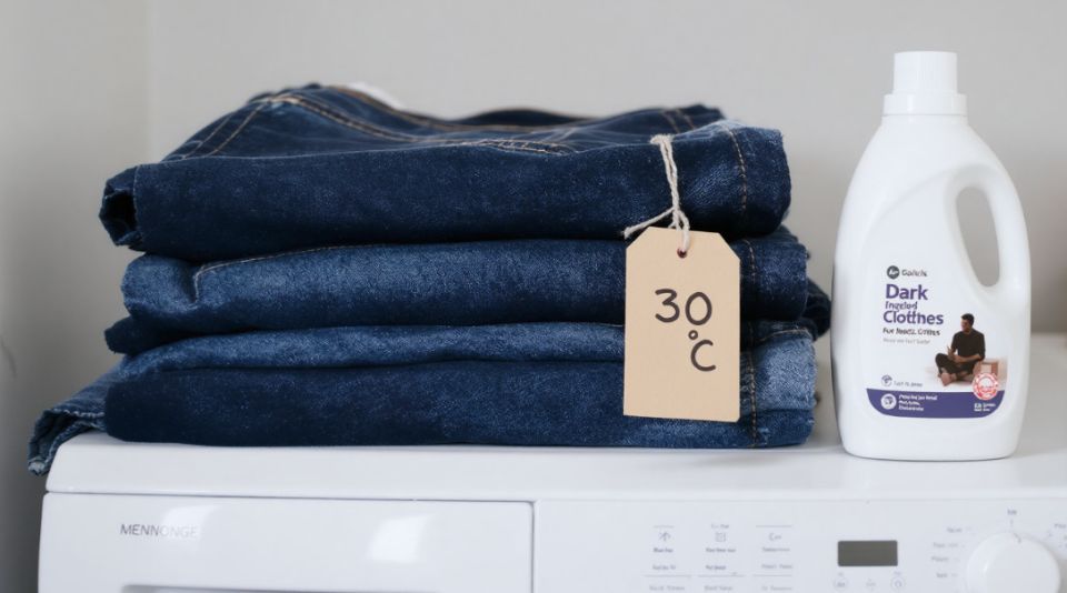 Секреты долговечной стирки джинсов: как сохранить их цвет и форму