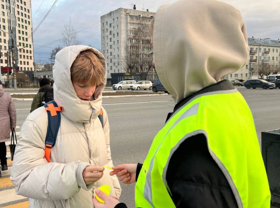 Сотрудники Госавтоинспекции провели серию профилактических мероприятий, призванных напомнить жителям о простых, но жизненно важных правилах дорожного движения Сотрудники Госавтоинспекции провели серию профилактических мероприятий, призванных напомнить жителям о простых, но жизненно важных правилах дорожного движения