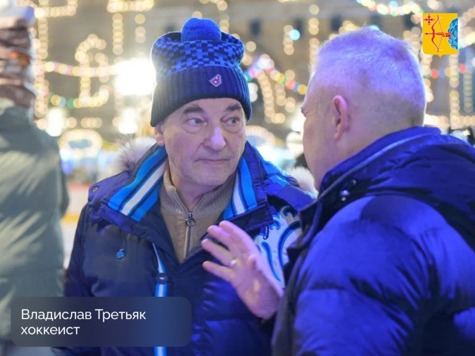 На открытии ГУМ-катка на Красной площади вместе с олимпийскими чемпионами и легендами спорта праздник делили звезды кино, телевидения и музыки