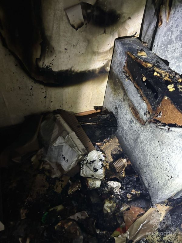 А причём тут телефон?. В посёлке Вахруши Слободского района загорелась квартира в 4-этажном жилом доме А причём тут телефон?. В посёлке Вахруши Слободского района загорелась квартира в 4-этажном жилом доме