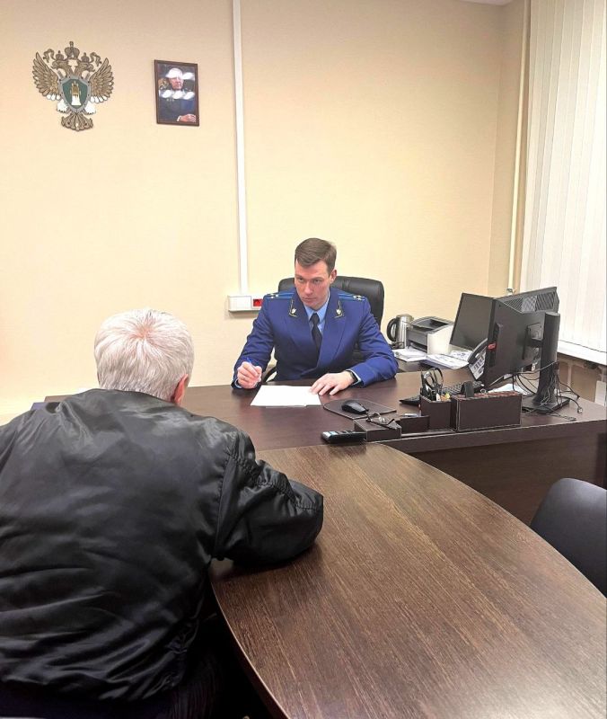 Во исполнение поручения прокурора Кировской области Юрия Рываева территориальные прокуроры продолжают надзорные мероприятия в сфере исполнения законов при содержании дорог и общественного пространства, обеспечивая... Во исполнение поручения прокурора Кировской области Юрия Рываева территориальные прокуроры продолжают надзорные мероприятия в сфере исполнения законов при содержании дорог и общественного пространства, обеспечивая...