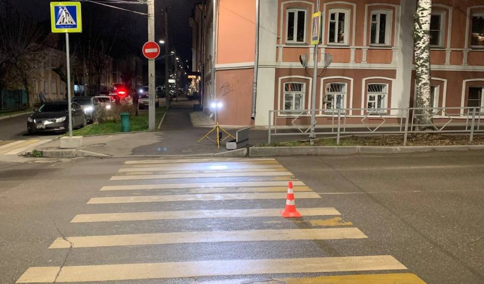 За прошедшие сутки, 1 декабря 2025 года, на территории Кировской области произошло четыре автомобильные аварии, в которых один человек погиб и пять получили травмы За прошедшие сутки, 1 декабря 2025 года, на территории Кировской области произошло четыре автомобильные аварии, в которых один человек погиб и пять получили травмы