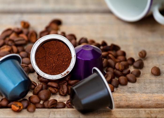 Неожиданный способ озеленить дом: как кофейные капсулы могут стать мини-потами для растений