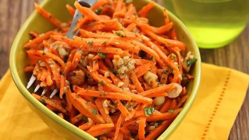 Морковный салат по семейному рецепту: секреты вкуса и быстроты приготовления