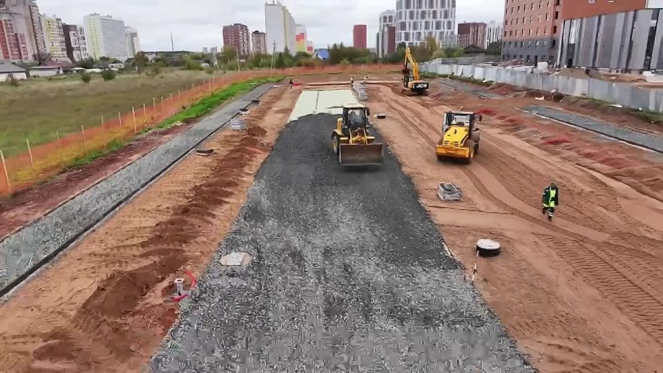 Представляем вашему вниманию обзорное видео всего процесса и выполненных работ по строительству ул. Анжелия Михеева. Мы позволили себе немного фантазии на тему - а что если бы строительством данного объекта занимались роботы...