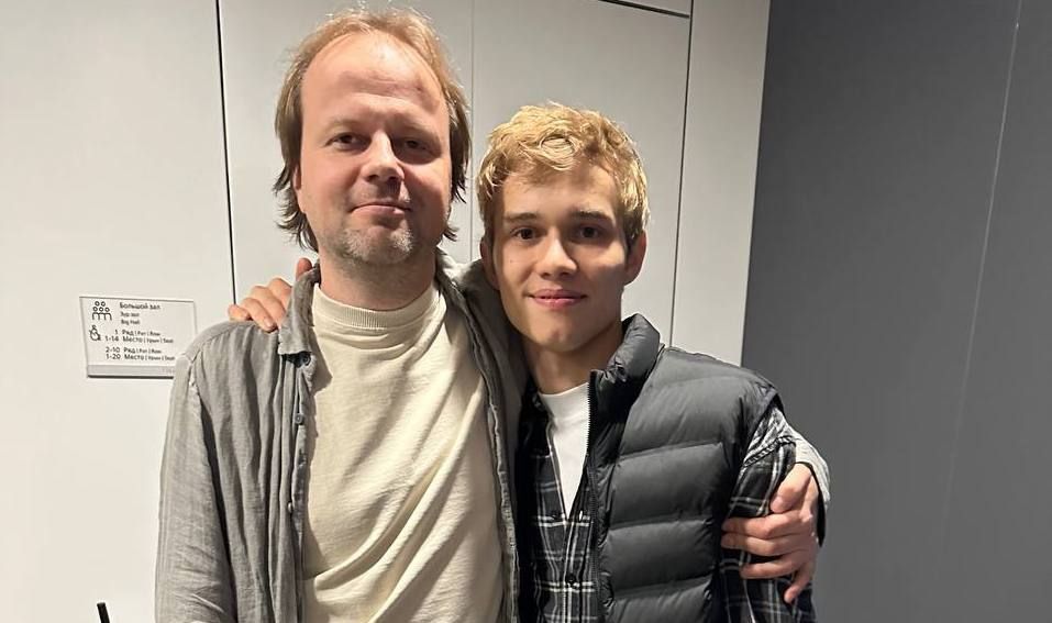 Пельмени с уксусом и вятские корни: сценарист «Елок 12» Пётр Внуков рассказал о личной связи с Кировом