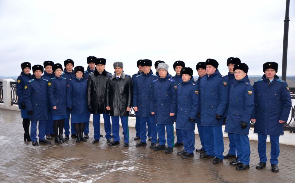 Прокурор Кировской области Юрий Рываев и работники надзорного ведомства возложили цветы во имя памяти Неизвестного Солдата Прокурор Кировской области Юрий Рываев и работники надзорного ведомства возложили цветы во имя памяти Неизвестного Солдата