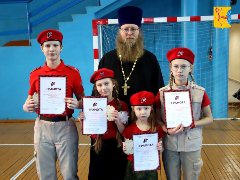 Многодетная семья Петрухиных из Свечинского района удостоена медали ордена «Родительская слава» Многодетная семья Петрухиных из Свечинского района удостоена медали ордена «Родительская слава»