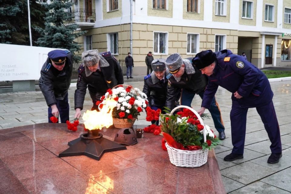 3 декабря в День Неизвестного солдата сотрудники УМВД России по Кировской области принимают участие в памятных мероприятиях 3 декабря в День Неизвестного солдата сотрудники УМВД России по Кировской области принимают участие в памятных мероприятиях