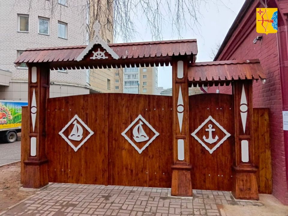 У музея А.С. Грина торжественно открыли резные «морские» ворота