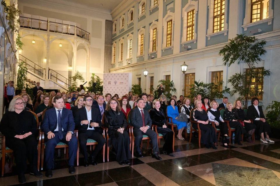 Ольга Любимова: Вручили награды лучшим детским школам искусств и преподавателям Ольга Любимова: Вручили награды лучшим детским школам искусств и преподавателям