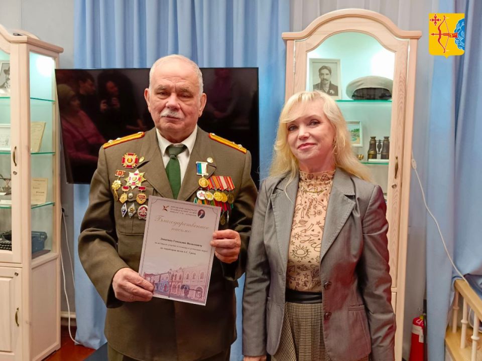 У музея А.С. Грина торжественно открыли резные «морские» ворота У музея А.С. Грина торжественно открыли резные «морские» ворота