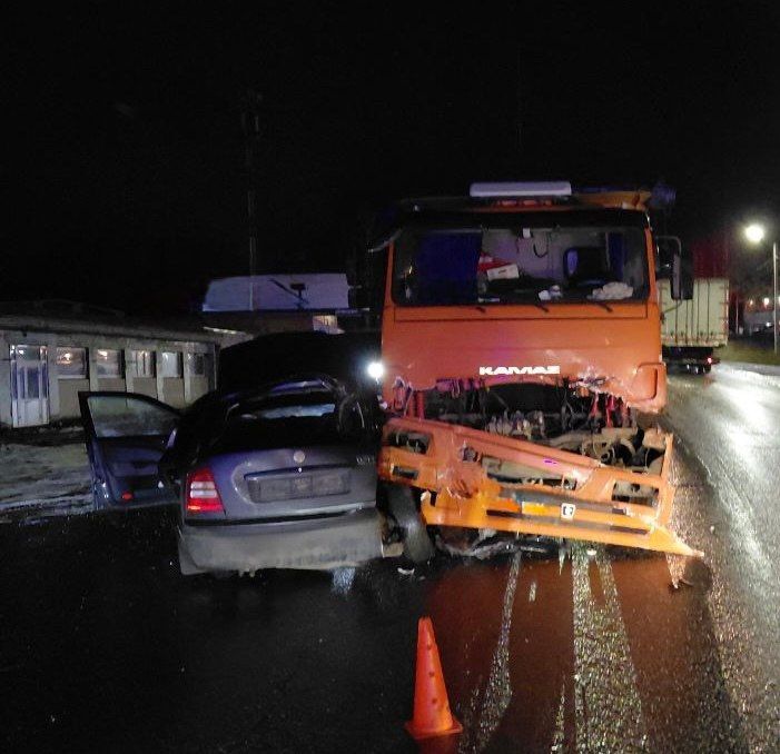 В Кирово-Чепецком районе столкнулись «Киа», «Шкода» и «КАМАЗ»