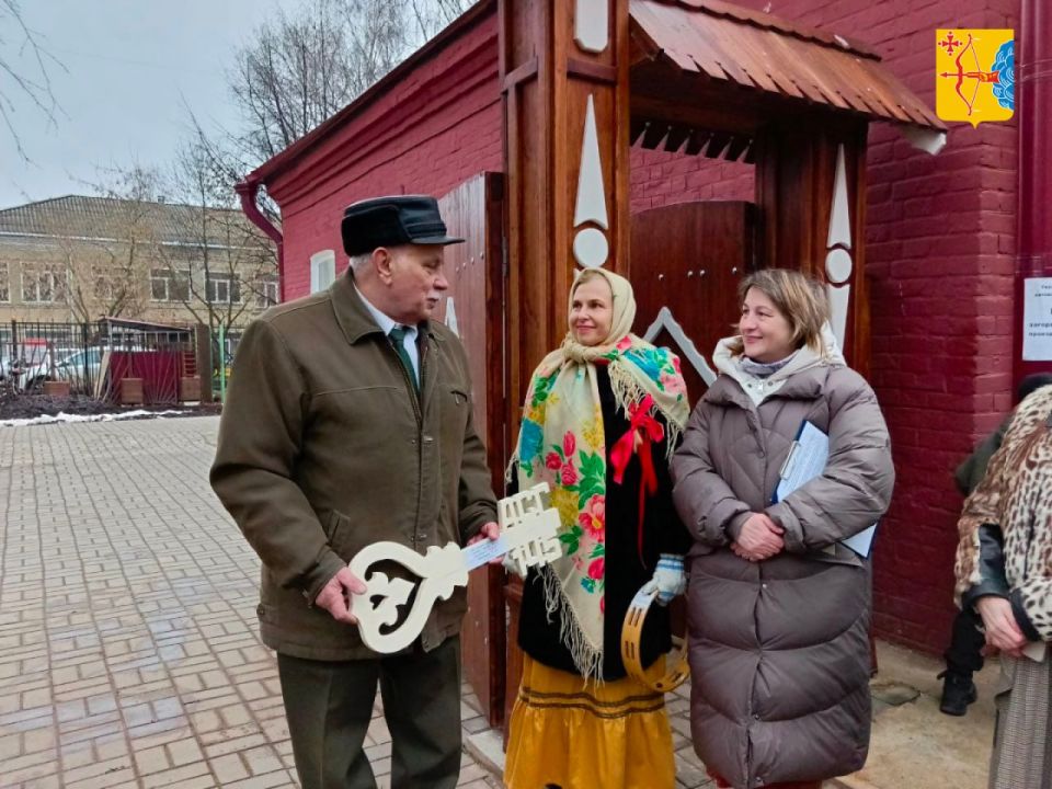 У музея А.С. Грина торжественно открыли резные «морские» ворота У музея А.С. Грина торжественно открыли резные «морские» ворота